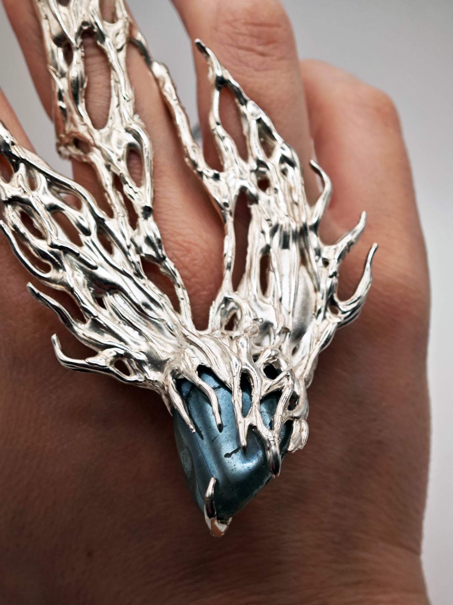 Anillo Ama